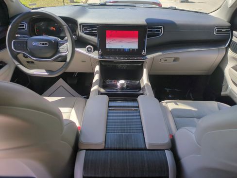 Certified 2024 Jeep Wagoneer Series II w/ Flexible Seating Group image 16