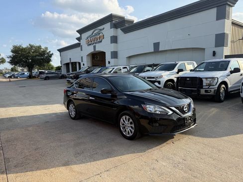 Used 2018 Nissan Sentra SV FWD image 2