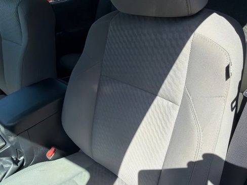 Certified 2022 Toyota Tacoma SR5 AWD/4WD image 17