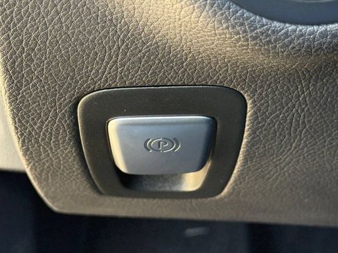 Used 2020 Mercedes-Benz C 300 Sedan image 31