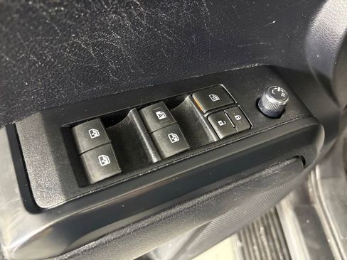 Used 2018 Toyota Tacoma SR w/ SR Convenience Package AWD/4WD image 13
