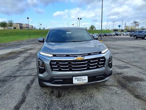 Used 2025 Chevrolet Equinox LT FWD image 3