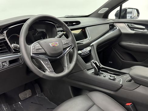 Used 2025 Cadillac XT5 Premium Luxury image 11