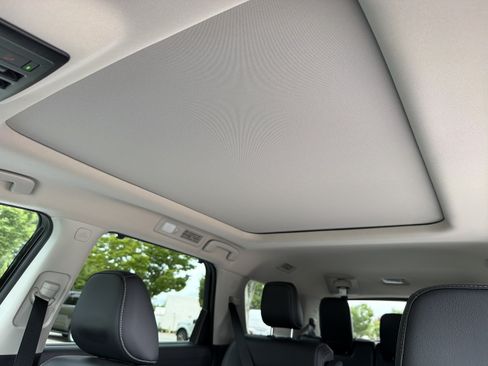 Used 2024 Nissan Pathfinder SL w/ SL Premium Package FWD image 5