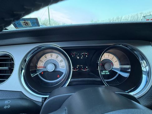 Used 2010 Ford Mustang Premium image 21