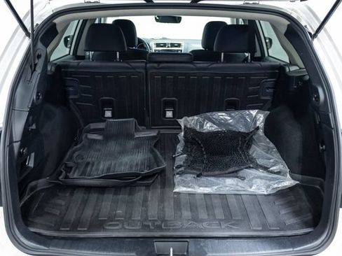Used 2019 Subaru Outback 3.6R Limited w/ Popular Package #2 AWD/4WD image 9