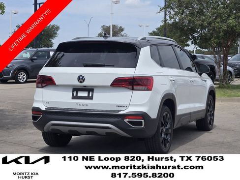 Used 2024 Volkswagen Taos SE w/ Panoramic Sunroof Package FWD image 4