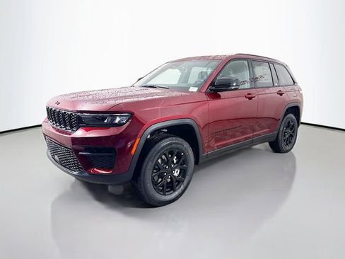 New 2025 Jeep Grand Cherokee Laredo image 3