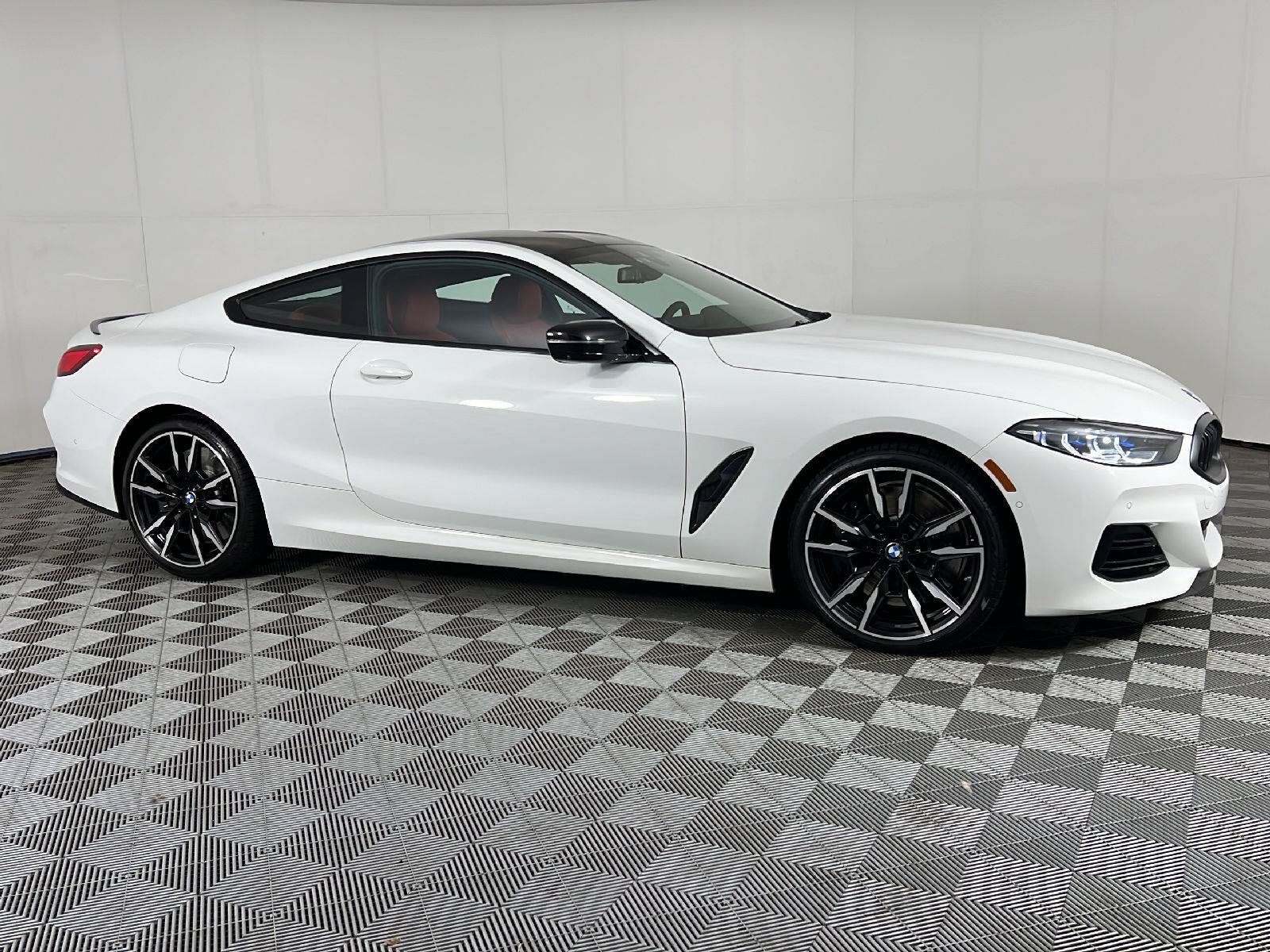 Used 2025 BMW M850i xDrive Coupe w/ M Sport Professional Package AWD/4WD image 3