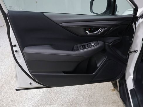 Used 2025 Subaru Outback Premium AWD/4WD image 12