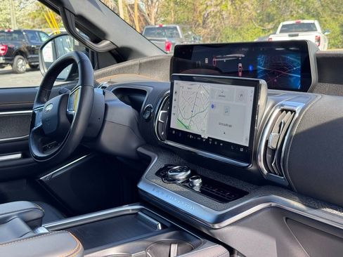 Used 2025 Ford Expedition Tremor image 5