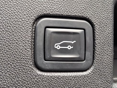 Used 2018 Chevrolet Equinox LT image 28