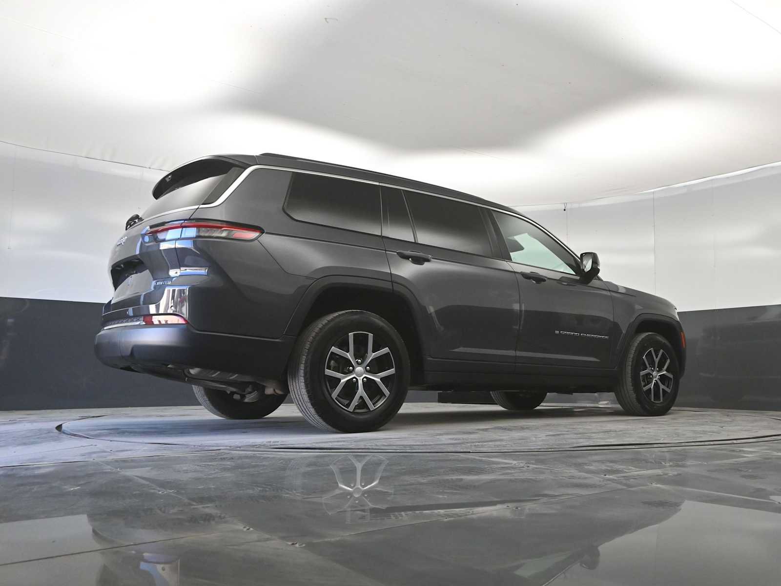 Used 2023 Jeep Grand Cherokee L Limited w/ Luxury Tech Group II AWD/4WD image 40