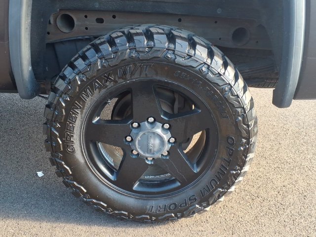 Used 2015 GMC Sierra 2500 Denali w/ Duramax Plus Package AWD/4WD image 9