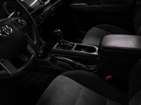 Used 2021 Toyota Tacoma TRD Sport AWD/4WD image 21