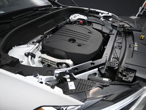 New 2026 Volvo XC60 B5 Ultra w/ Protection Package Premier image 40