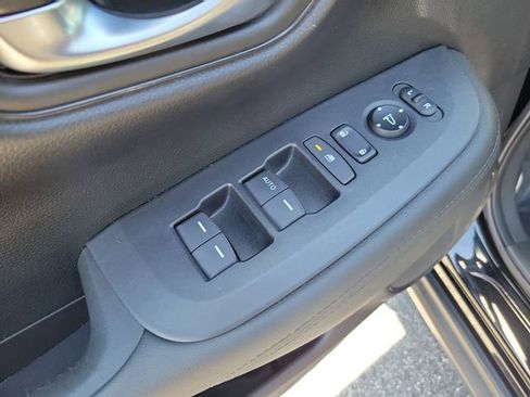 Certified 2023 Honda HR-V LX image 9