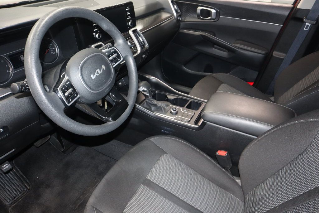 Used 2023 Kia Sorento LX FWD image 21