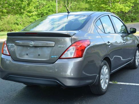 Used 2016 Nissan Versa SV image 5