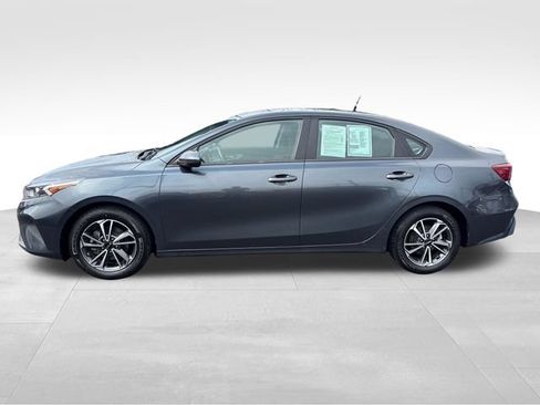 Used 2022 Kia Forte LXS FWD image 4