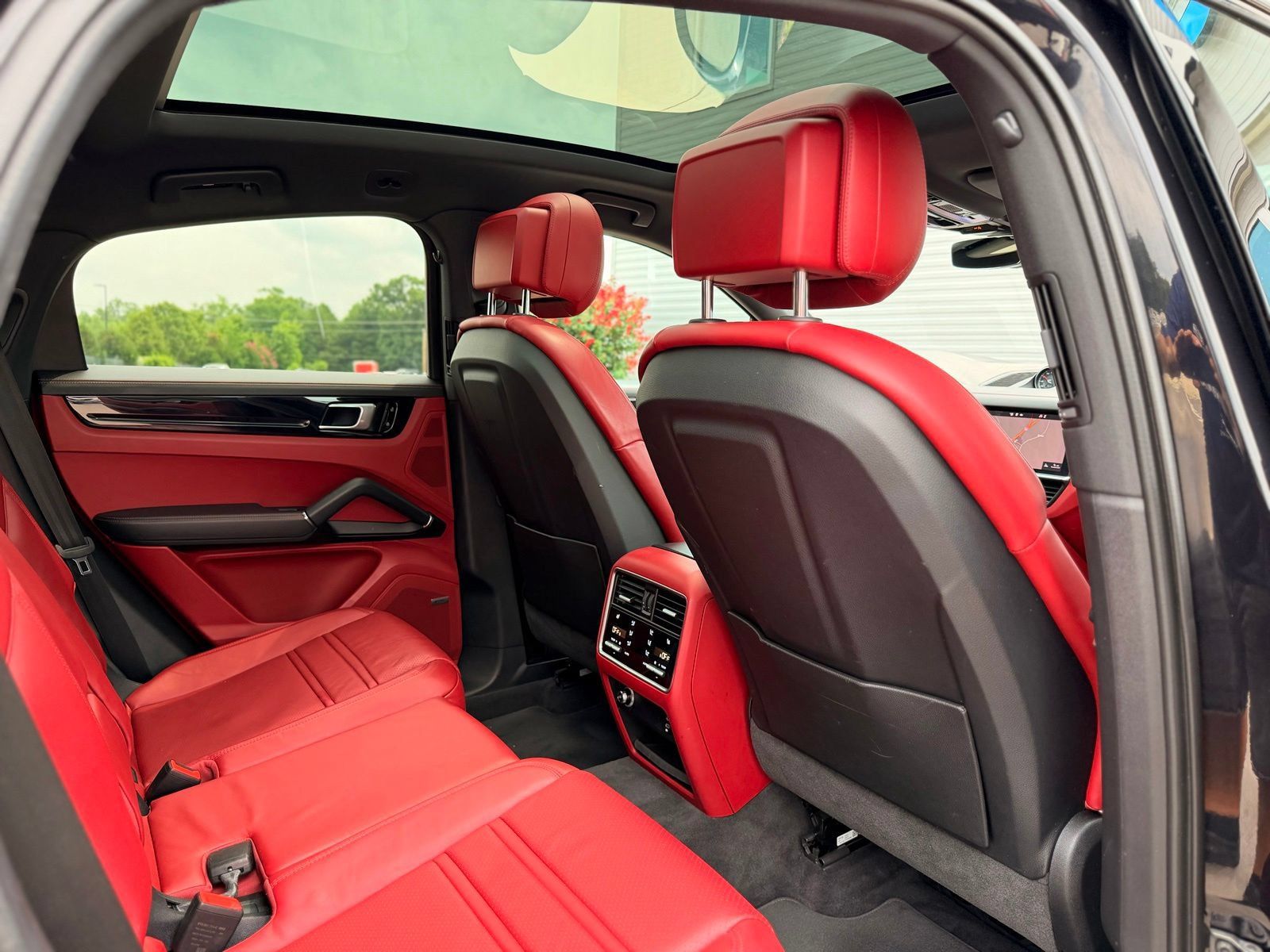 Used 2021 Porsche Cayenne Coupe AWD/4WD image 35