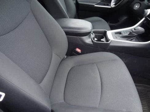 Used 2019 Toyota RAV4 LE image 20