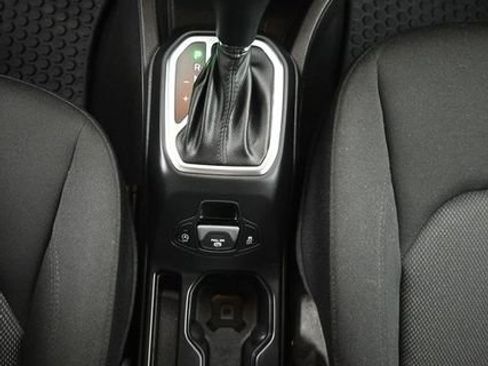 Used 2023 Jeep Renegade Latitude AWD/4WD image 20