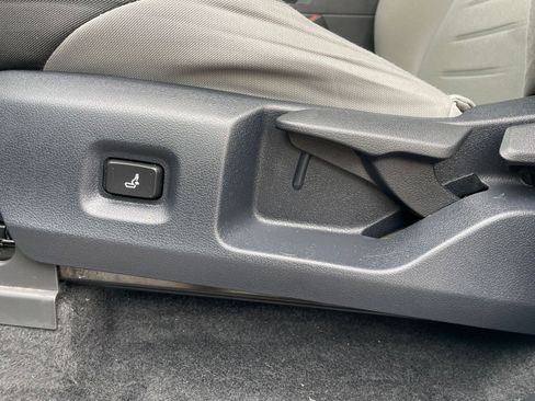 Used 2025 Toyota Tacoma TRD Off-Road image 23