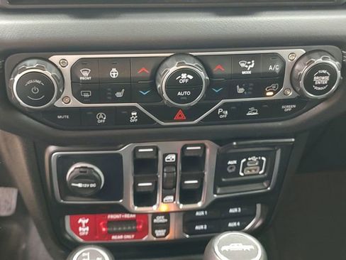 Certified 2025 Jeep Gladiator Rubicon image 18