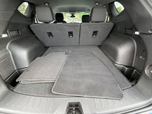 Used 2025 Chevrolet Blazer LT FWD image 27