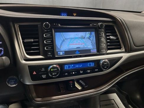 Used 2018 Toyota Highlander Limited Platinum AWD/4WD image 18
