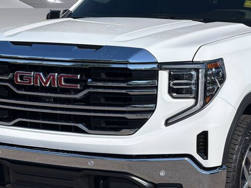 Used 2025 GMC Sierra 1500 SLT w/ SLT Premium Plus Package AWD/4WD image 11