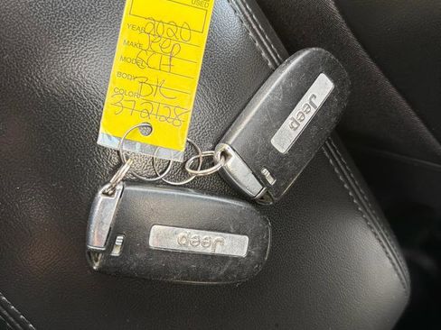 Used 2020 Jeep Grand Cherokee Limited image 25