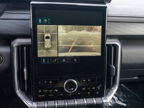 Used 2024 GMC Acadia Elevation image 19