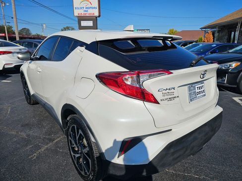 Used 2020 Toyota C-HR XLE image 4