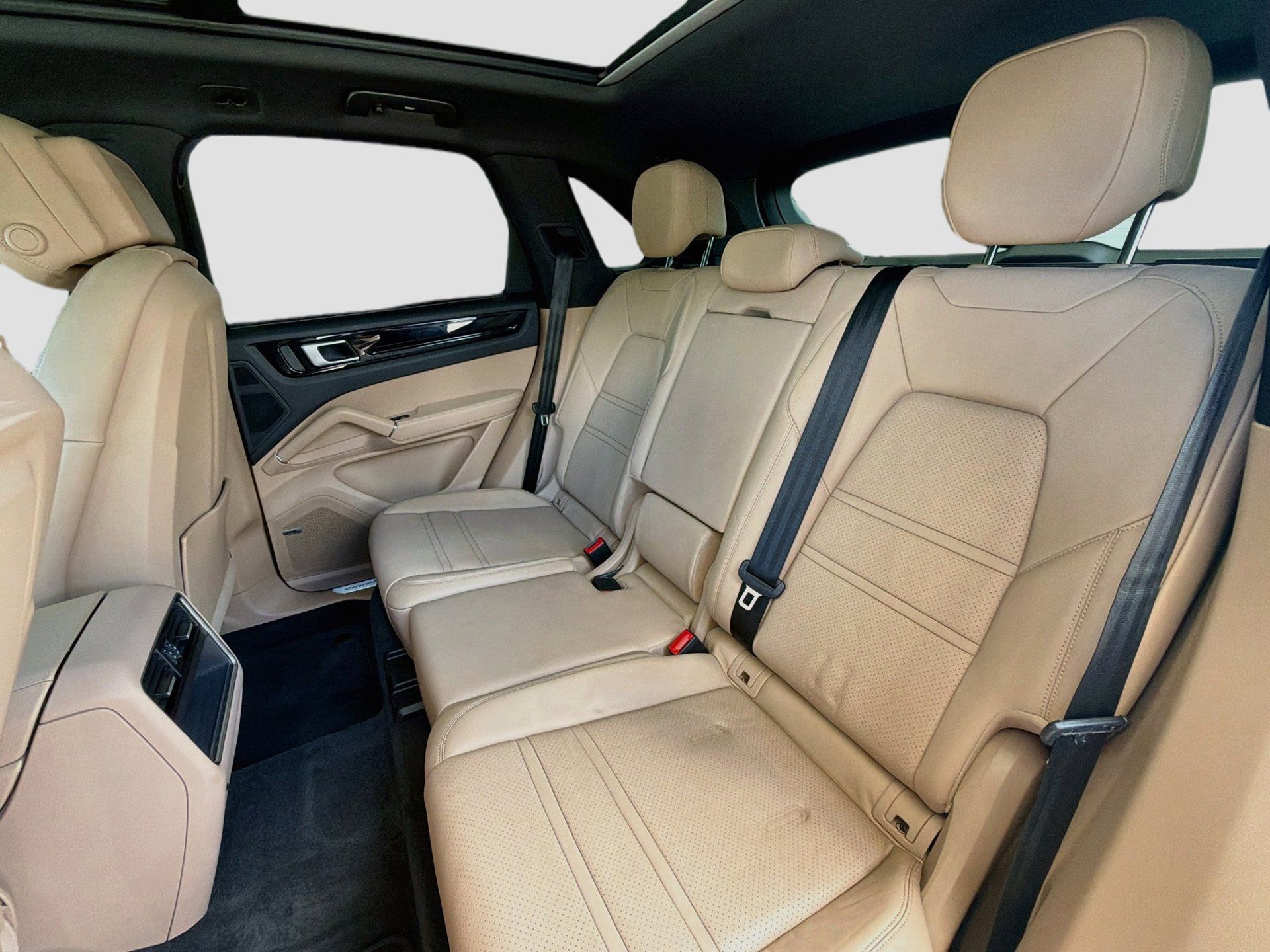 Used 2022 Porsche Cayenne AWD/4WD image 20