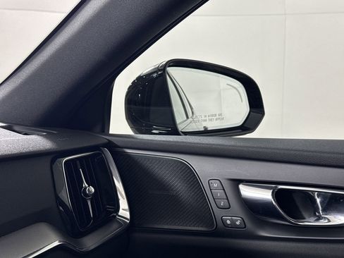 Used 2019 Volvo S60 T6 R-Design image 18