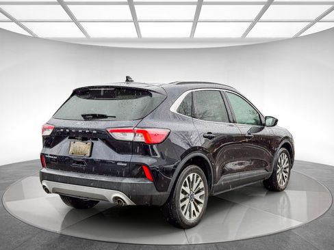Used 2021 Ford Escape Titanium image 3