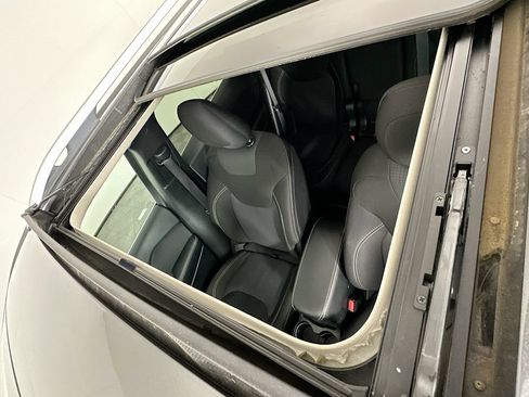 Used 2015 Jeep Cherokee Latitude w/ Comfort/Convenience Group FWD image 21