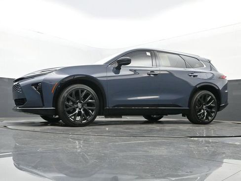 Used 2025 Toyota Crown Signia w/ Advanced Technology Package image 27