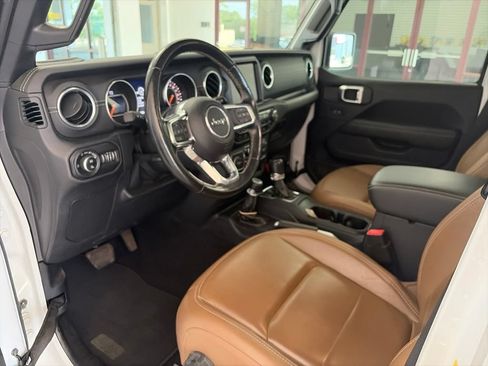 Used 2020 Jeep Gladiator Overland w/ Popular Equipment Package AWD/4WD image 10