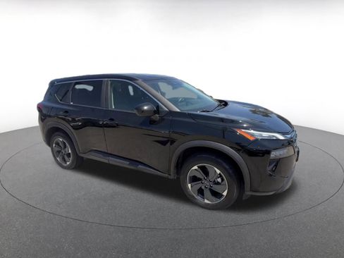 Used 2025 Nissan Rogue SV FWD image 2