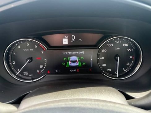 Used 2021 Cadillac XT4 Premium Luxury w/ Cold Weather Package FWD image 36