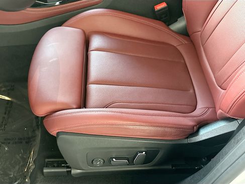 Certified 2024 BMW X4 M40i w/ Premium Package image 20