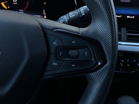 Used 2025 Chevrolet Trax LT image 32