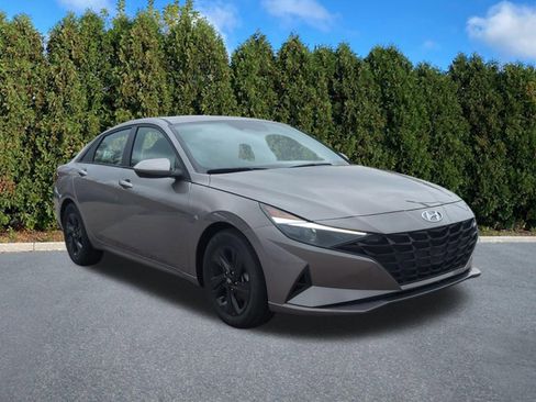 Certified 2023 Hyundai Elantra SEL w/ Cargo Package FWD image 3