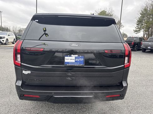 Used 2025 Ford Expedition Platinum w/ Stealth Appearance Package image 6