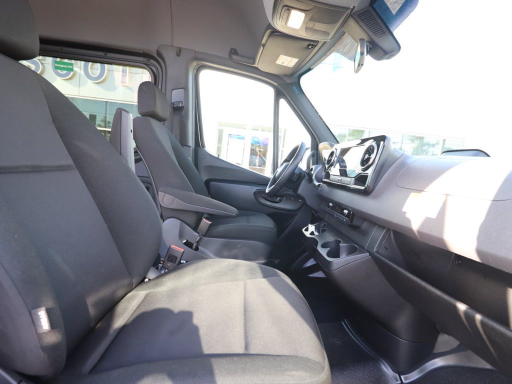 Used 2025 Mercedes-Benz Sprinter 2500 image 9