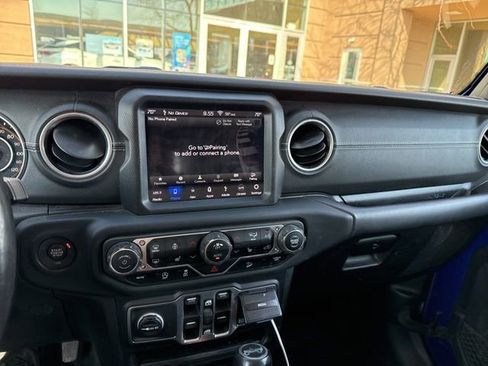 Used 2018 Jeep Wrangler Unlimited Sahara image 15