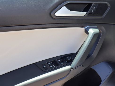 Used 2019 Volkswagen Tiguan SE w/ Panoramic Sunroof Package AWD/4WD image 37
